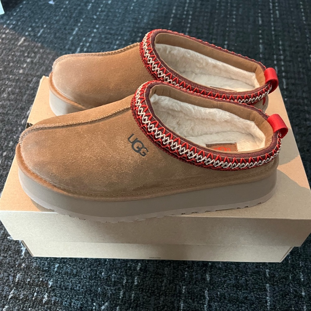 UGG Tazz slipper in chestnut! Size 9. Brand new in box never worn.